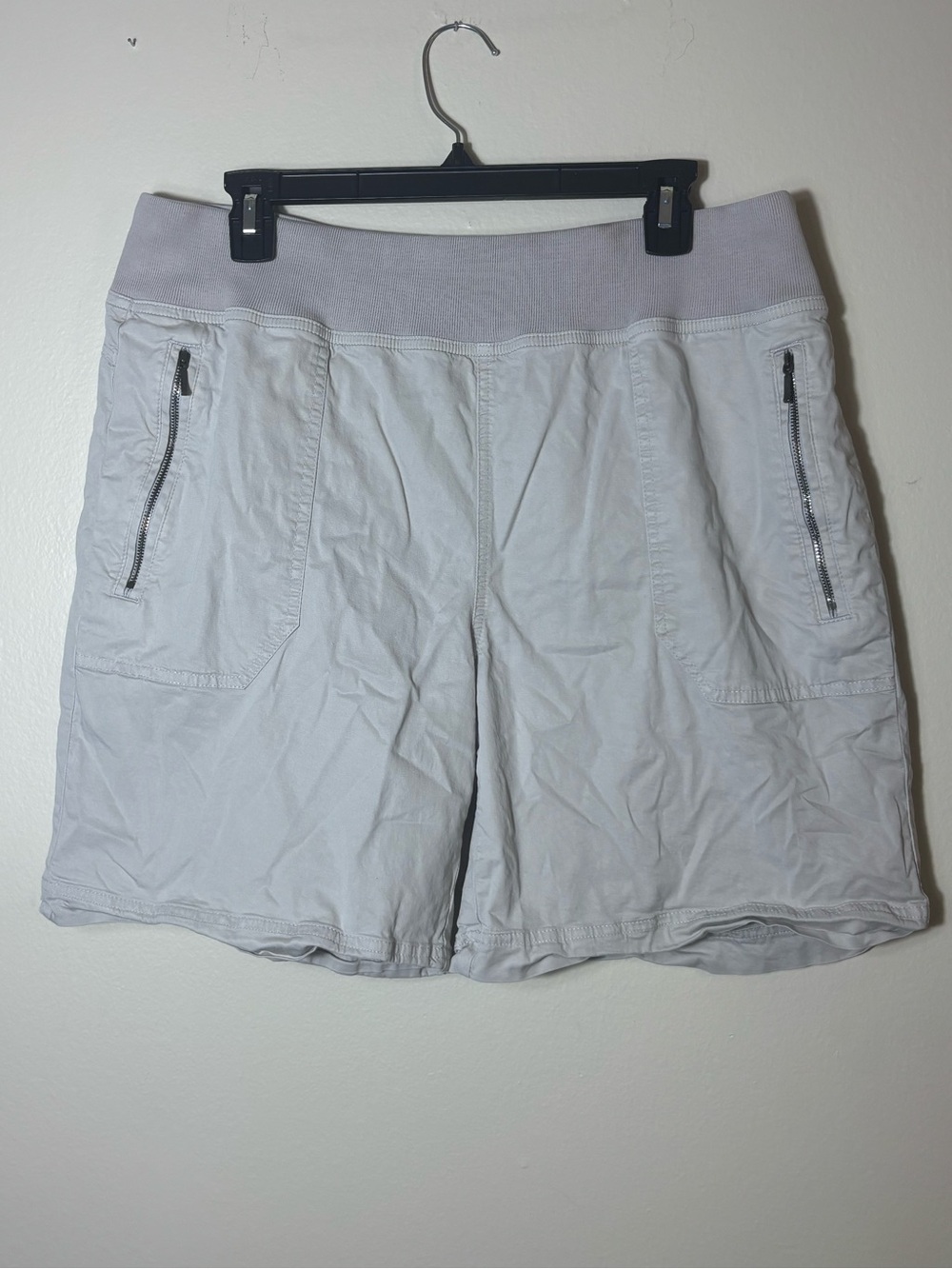 Women’s Orvis Tan Cargo Shorts W/Pockets Zipper Sz 18